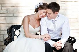 Νέα έρευνα: Ποια είναι η ιδανική ηλικία γάμου και ποια η χειρότερη;  - Media