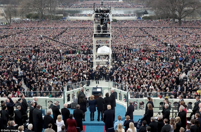Η εικόνα μιλά μόνη της: Τα πλήθη στις τελετές ορκωμοσίας Ομπάμα και Τραμπ (Photo) - Media