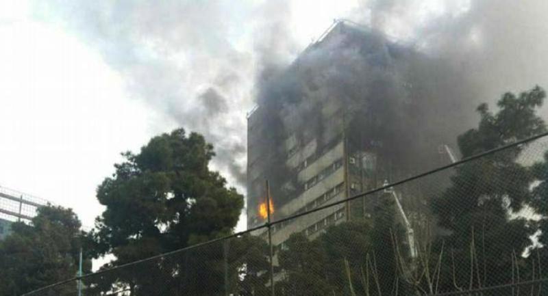 Συνεχεις έρευνες για τον εντοπισμό πυροσβεστών που εγκλωβίστηκαν στο κτίριο που κατέρρευσε στην Τεχεράνη - Media