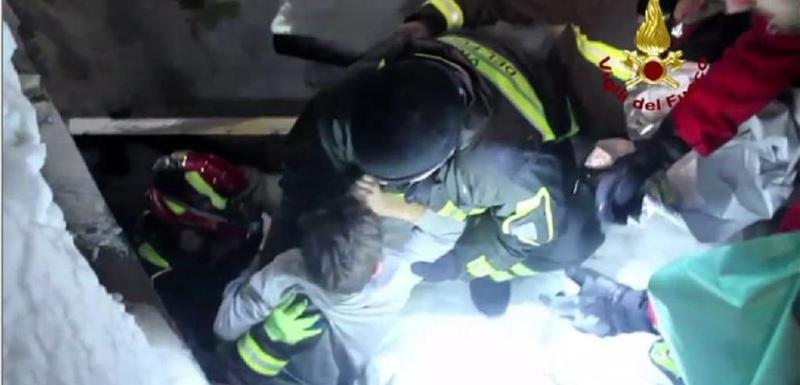 Το θρίλερ στην Ιταλία συνεχίζεται: Άλλοι 9 άνθρωποι απεγκλωβίστηκαν- Αγνοούνται ακόμη 10 (Video-Photos) - Media