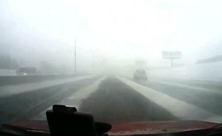 Καραμπόλα 47 αυτοκινήτων λόγω... ομίχλης (Video) - Media