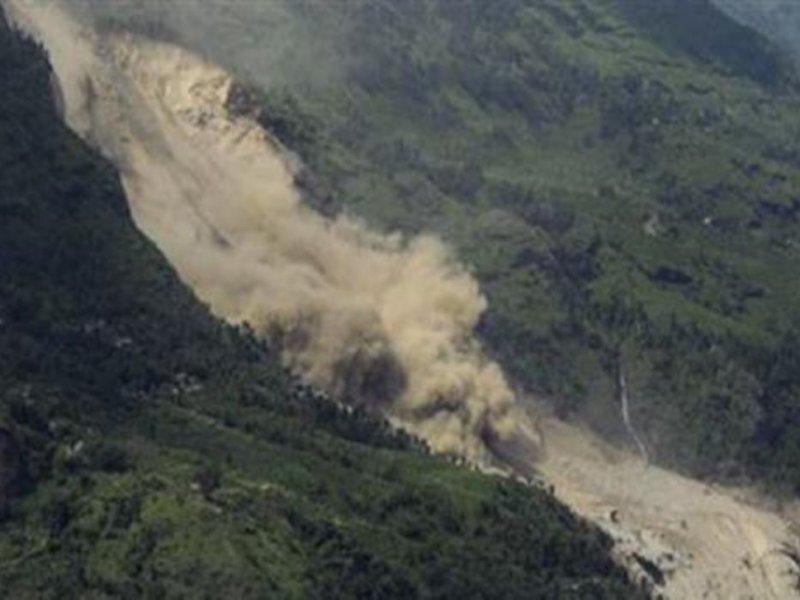 Αποκλείστηκε χωριό στην Πάτρα από κατολίσθηση (Video) - Media