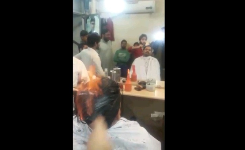 Κομμωτής βάζει φωτιά στα μαλλιά του πελάτη του (Video) - Media