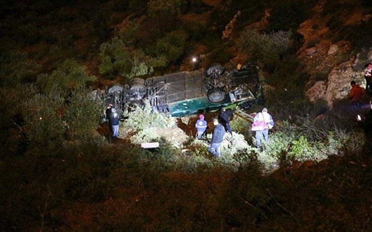 Τραγωδία στο Ισραήλ-Λεωφορείο έπεσε από ύψος 60 μέτρων - Επτά νεκροί και πολλοί τραυματίες   (Photos)  - Media
