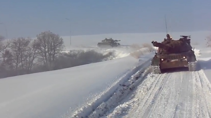 Άρματα μάχης και πυροβόλα σε άσκηση στον χιονισμένο Έβρο (Video) - Media