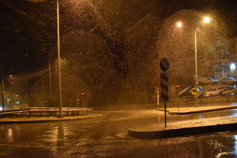 Στα λευκά η Λέσβος: Έφτασε και το μισό μέτρο το χιόνι (Photos - Video) - Media