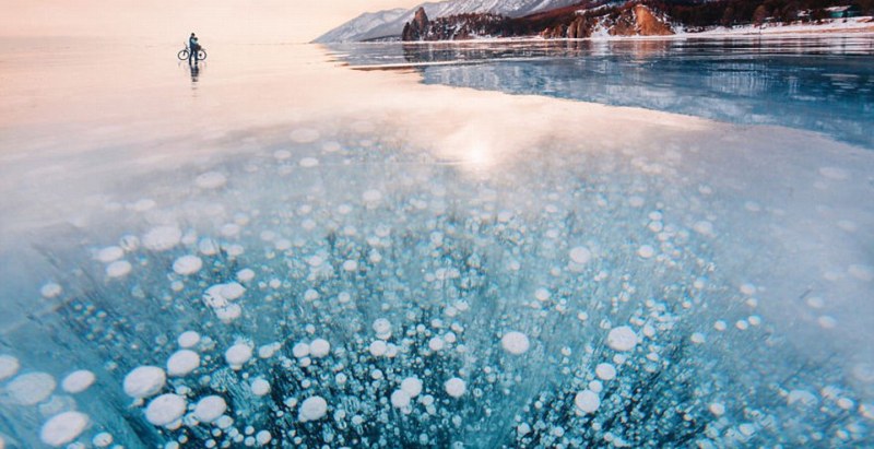 Εκπληκτικές εικόνες από την παγωμένη λίμνη Βαϊκάλη (Photos) - Media