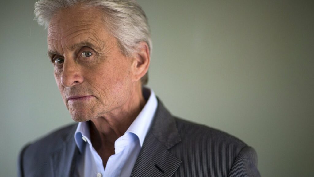 Στήριξη Μάικλ Ντάγκλας στον Τραμπ: Δεν είναι ηλίθιος ο Ντόναλντ - Media