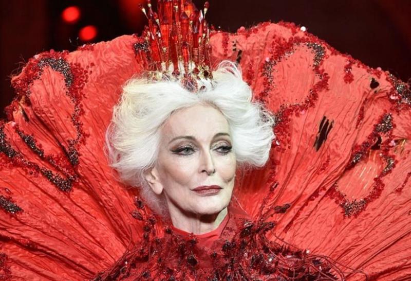 Ποια Χαντίντ; Μοντέλο, 85  Μαΐων, έκλεψε τις εντυπώσεις στο Παρίσι  - Media