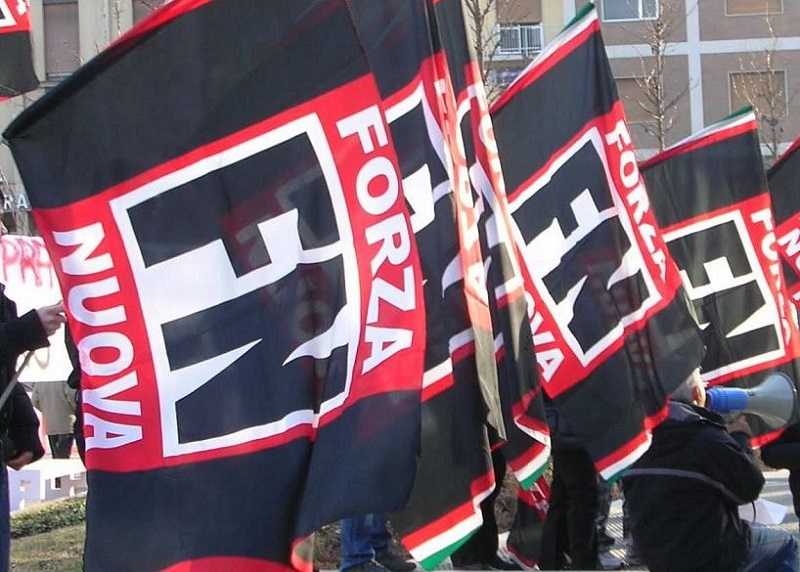 Βόμβα σε βιβλιοπωλείο νεοφασιστών, ακρωτηρίασε τον αστυνομικό που πήγε να την απενεργοποιήσει  - Media