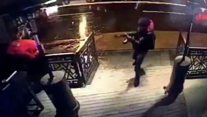 Νέο βίντεο του «σφαγέα της Κωνσταντινούπολης» - Μετά το μακελειό, κρύφτηκε σε πάρκινγκ! (Video) - Media
