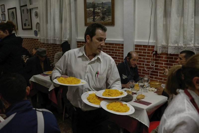 Robin Hood: Το εστιατόριο που πληρώνουν οι πλούσιοι και τρώνε οι φτωχοί - Media