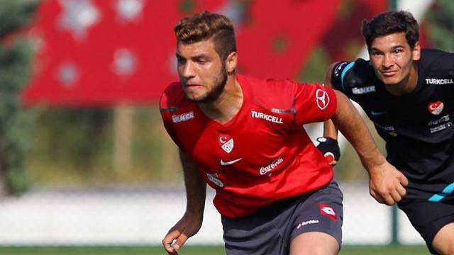 Γνωστός ποδοσφαιριστής ανάμεσα στους θαμώνες του κλαμπ- Άνθρωποι ποδοπατούσαν ο ένας τον άλλο - Media