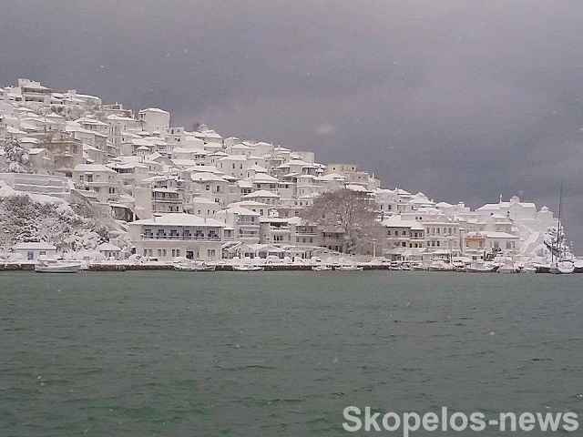 Σε κατάσταση έκτακτης ανάγκης βρίσκεται η Σκόπελος - Στα δύο μέτρα το χιόνι στην Αλόννησο - Media