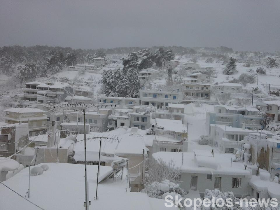 Εντυπωσιακές εικόνες από τη χιονισμένη Σκόπελο (Photos) - Media