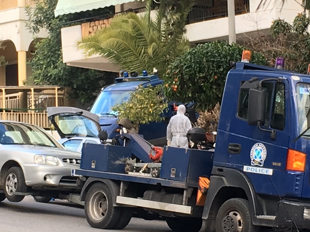 Άλιμος: Ετοίμαζαν τρομοκρατικά χτυπήματα με αυτοκίνητα παγιδευμένα με εκρηκτικά - Media