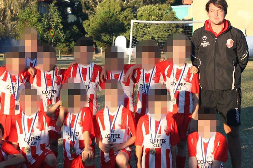 Σάλος με προπονητή ποδοσφαίρου - Εξαπατούσε τους ανήλικους για να του στέλνουν γυμνές φωτογραφίες - Media