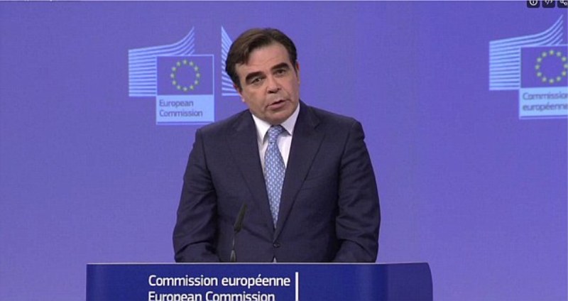 Και η Κομισιόν καταδικάζει το διάταγμα Τραμπ για τους μετανάστες - Media