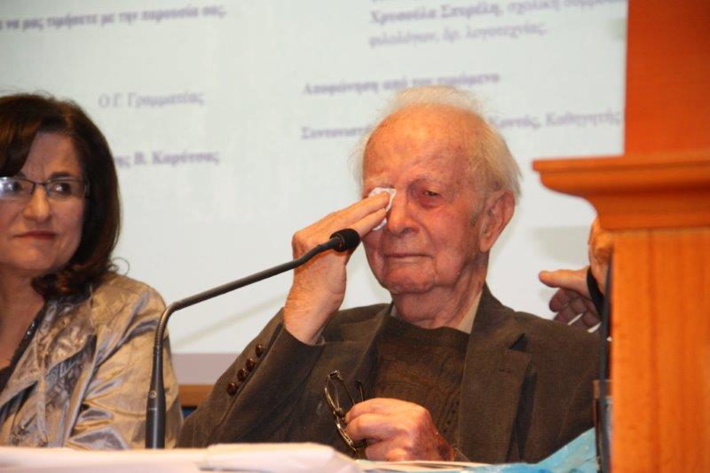 Πέθανε ο γνωστός ποιητής Τάκης Καρβέλης - Media