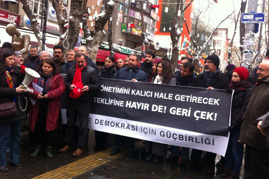 Τουρκία: Οι βιαστές θα απαλλάσσονται αν παντρευτούν το θύμα τους - Media