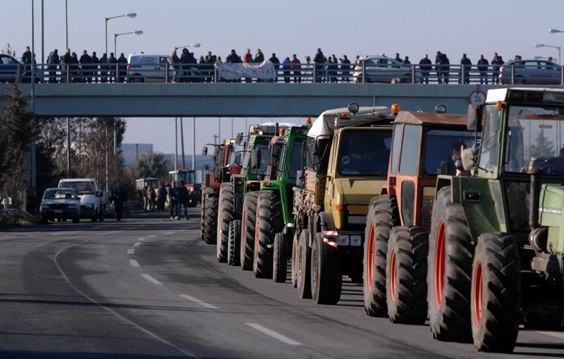 Μπλόκα αγροτών: Αιφνιδιαστικές κινήσεις και κλιμάκωση στην Κεντρική Μακεδονία - Media