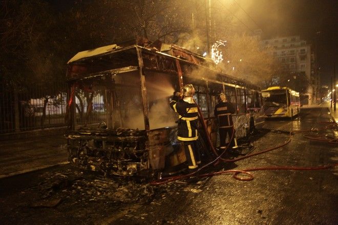 Νέα επίθεση σε τρόλεϊ στην Πατησίων: Τραυματίστηκαν οπαδοί του Παναθηναϊκού  - Media