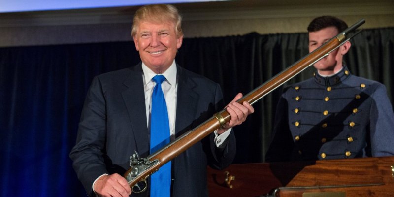 Ο Τραμπ «κλείνει το μάτι» στους Βρετανούς: Παραθυράκι στο μεταναστευτικό νόμο για όσους έχουν διπλή υπηκοότητα - Media