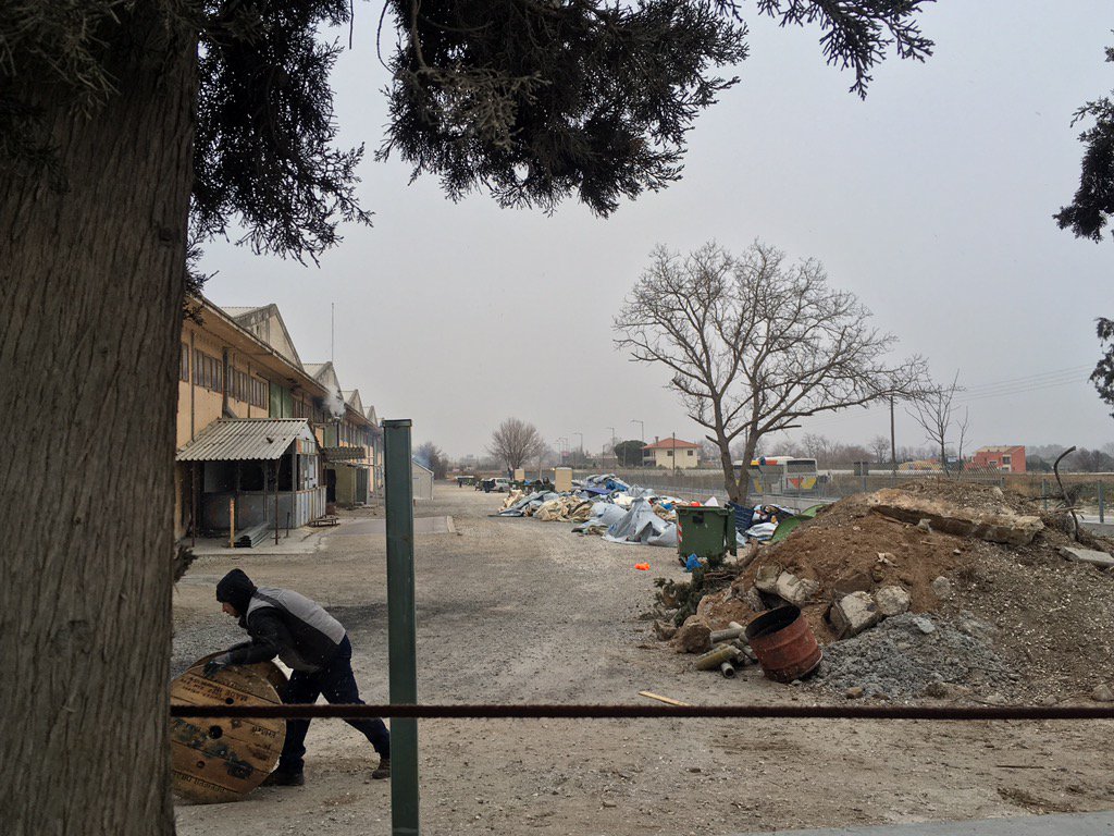 Πάγωσαν τα πάντα και στο κέντρο προσφύγων στα Βασιλικά (Video-Photos) - Media