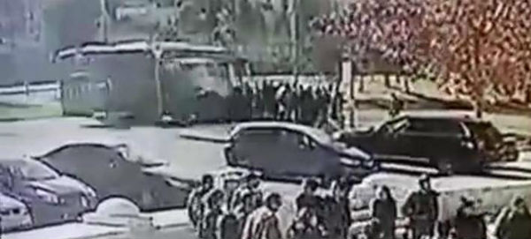 Βίντεο-ντοκουμέντο από την Ιερουσαλήμ: H στιγμή που το φορτηγό πέφτει πάνω στους στρατιώτες  - Media