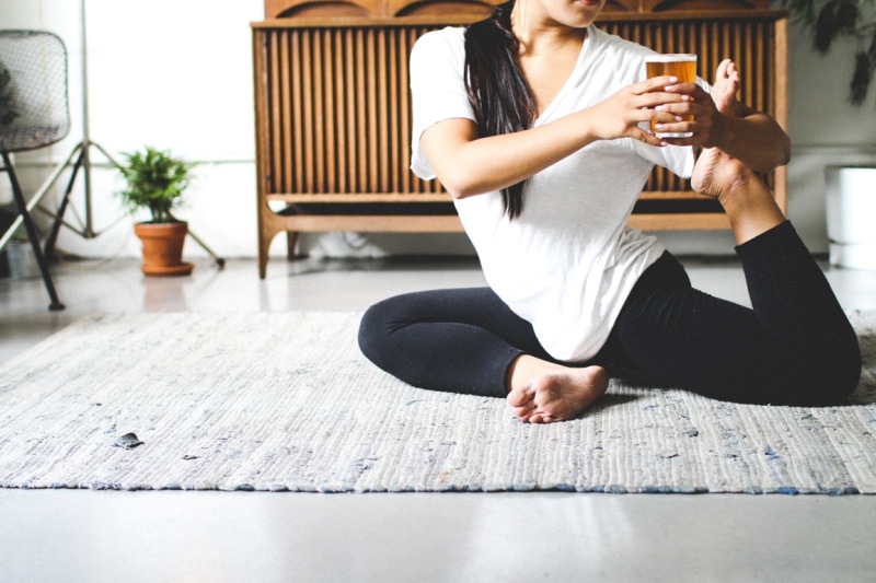 Beer yoga, η γιόγκα με μπύρα που γίνεται παγκόσμιο φαινόμενο! (Video) - Media