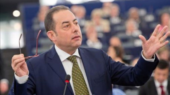 Οργή Πιτέλα: Ανεπιθύμητος ο Μάλοχ - Διακυβεύει τα συμφέροντα Ευρώπης κι Ελλάδας (Video) - Media