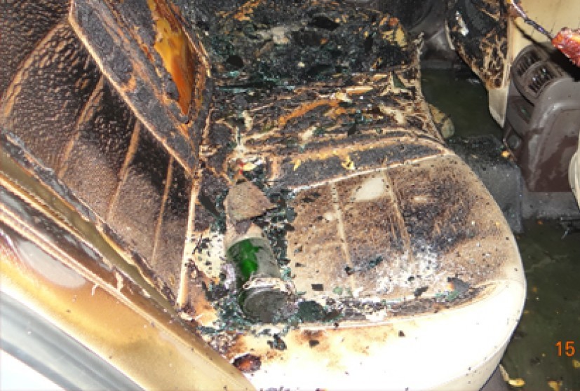 Έκαψαν ΙΧ δημοσιογράφου στην Κομοτηνή - Μήνυμα «Μακριά από τη γυναίκα μου» σε τοίχο δίπλα στο όχημα - Media