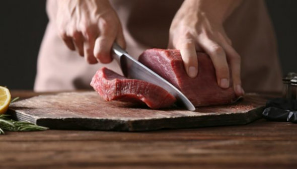 Το απλό κόλπο για να ξεπαγώσετε το κρέας σε μόλις 10 λεπτά - Media