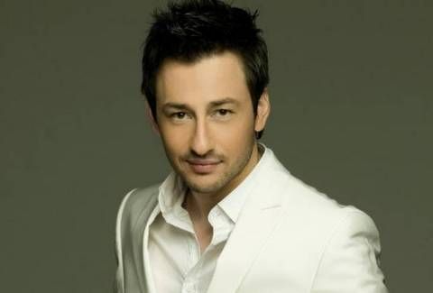 Στο νοσοκομείο μετά από τροχαίο ο τραγουδιστής Πάνος Καλλίδης - Media