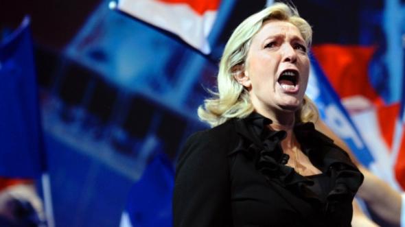 Βίαιη επίθεση σε δημοσιογράφο από σωματοφύλακες της Λεπέν (Video) - Media