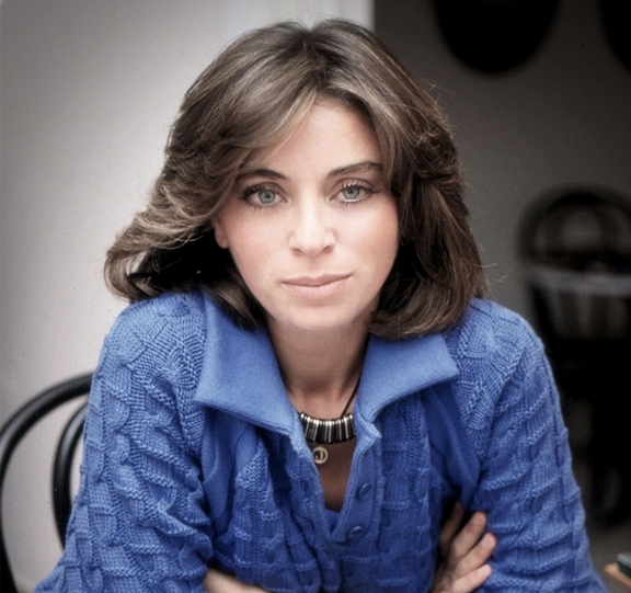 Η Έλλη Στάη μιλάει για τις πλαστικές επεμβάσεις - Media