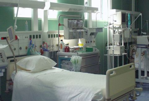 Μια ανάσα από τον θάνατο πασίγνωστος Έλληνας ηθοποιός - Σε κώμα για 45 μέρες - Media