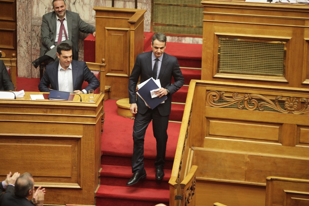Για την εγκληματικότητα διασταυρώνουν τα ξίφη τους Τσίπρας - Μητσοτάκης στην «Ώρα του Πρωθυπουργού» (Live) - Media