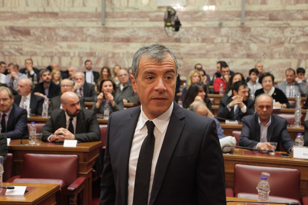 Θεοδωράκης: Ο Αλέκος Φλαμπουράρης είναι ο άνθρωπός σας - Media