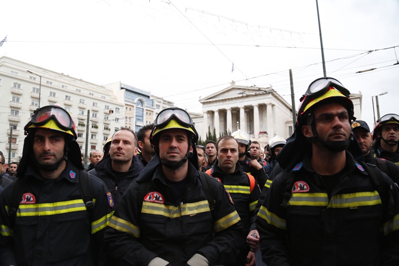 Τι απαντά το υπουργείο Προστασίας του Πολίτη στους διαμαρτυρόμενους πυροσβέστες - Media