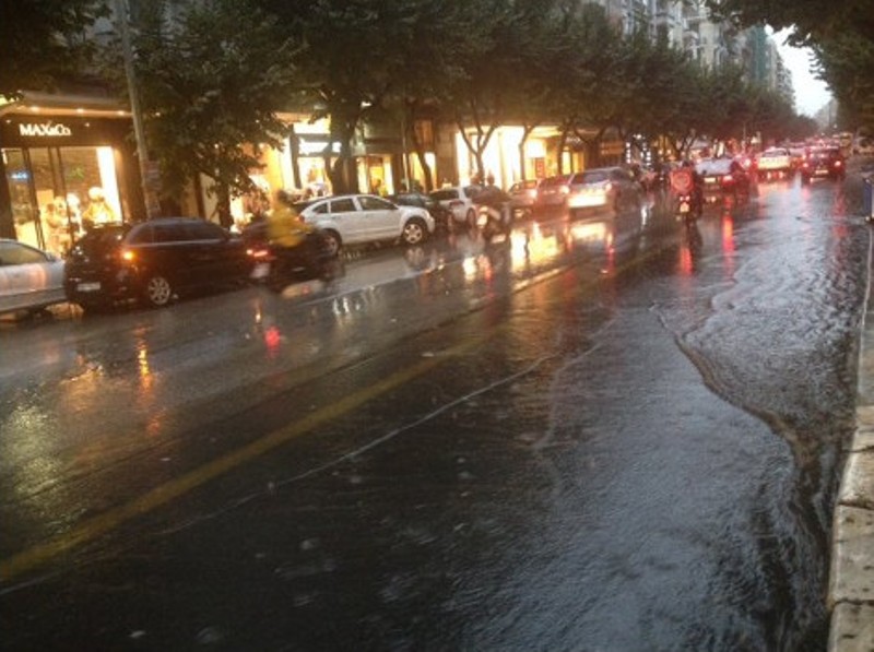 Πάτρα: Οι άνεμοι... ξεκόλλησαν τις λαμαρίνες - Media