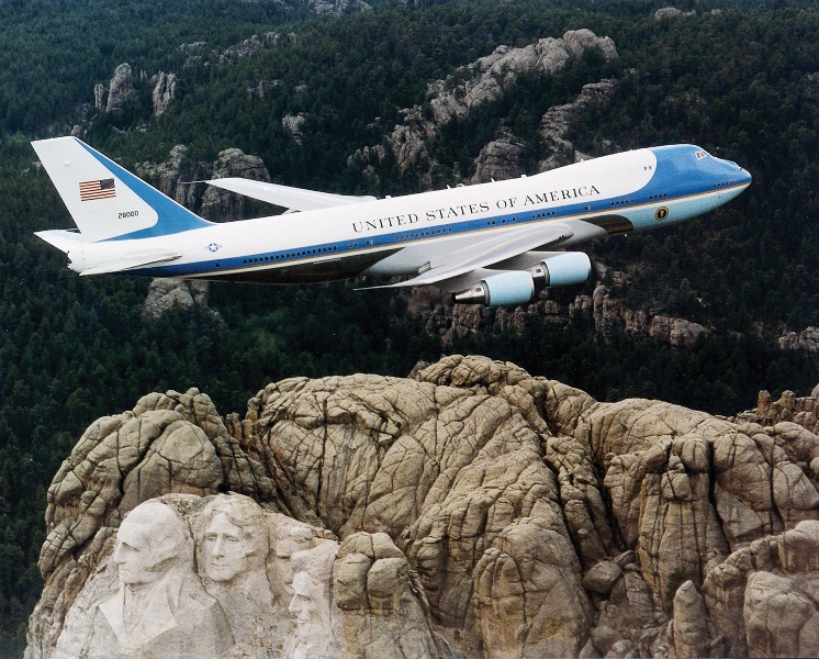 Το ιλιγγιώδες κόστος της πτήσης του Air Force One - «Λογιστικός εφιάλτης» σύμφωνα με ειδικούς - Media