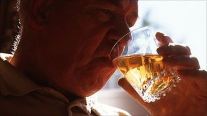 Το πολύ αλκοόλ γερνάει πρόωρα τις αρτηρίες των ανδρών - Media