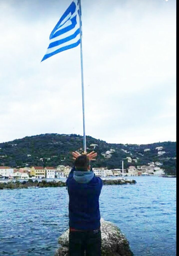 17χρονος σχημάτισε τον «αλβανικό» αετό κάτω από την Ελληνική σημαία: Συνελήφθη και θα απελαθεί - Media