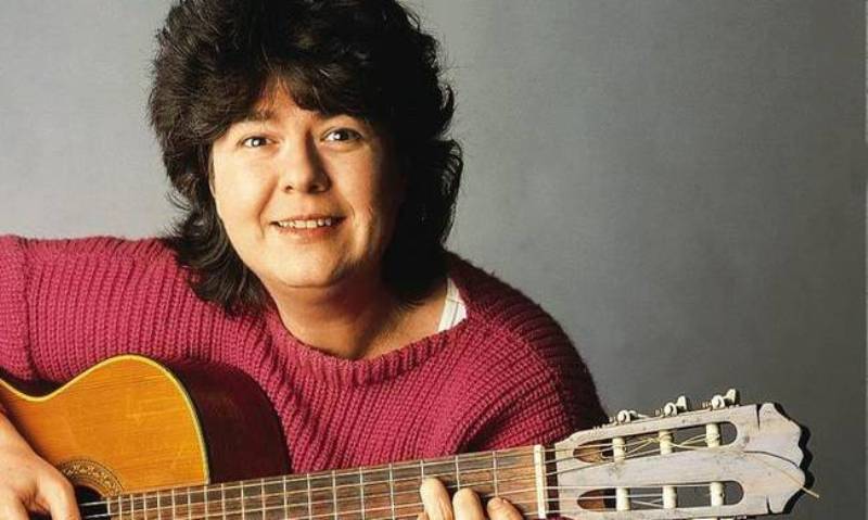 Κρίσιμες ώρες για την Αρλέτα - Σε καταστολή μετά από εγκεφαλικό - Media