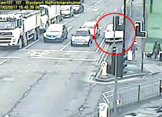 Βρετανία: Παρέσυρε πατέρα 3 παιδιών και τον εγκατέλειψε αβοήθητο- Ανθρωποκυνηγητό από την αστυνομία (Photos-Vieo) - Media