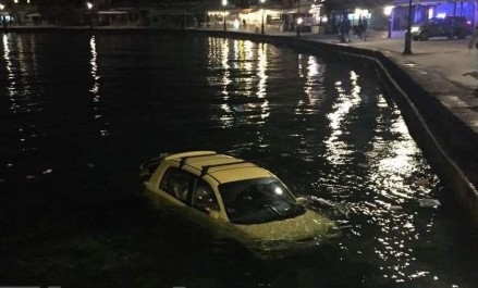 Πανικός στα Χανιά: Αυτοκίνητο «φούνταρε» στο Ενετικό Λιμάνι (Photos - Video) - Media