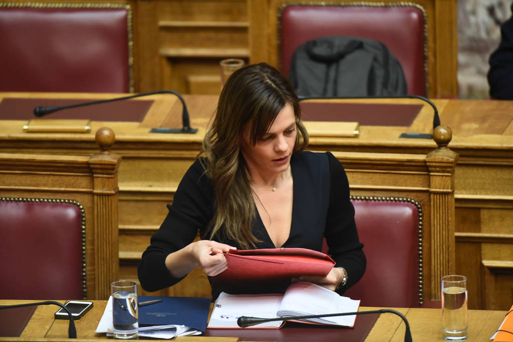 Αχτσιόγλου: Από μόνη της η υπογραφή της συμφωνίας δεν δεσμεύει την Ελλάδα - Media