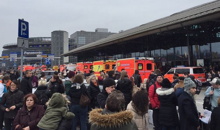 Συναγερμός στο Αμβούργο: Εκκενώθηκε το αεροδρόμιο - 50 άνθρωποι με αναπνευστικά προβλήματα - Media