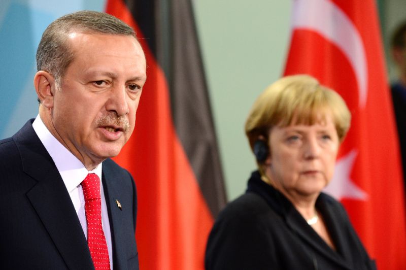 Σύγκρουση Ερντογάν-Μέρκελ: Ανησυχία για τις ελευθερίες στην Τουρκία, γκρίνιες για Αιγαίο-προσφυγικό - Media